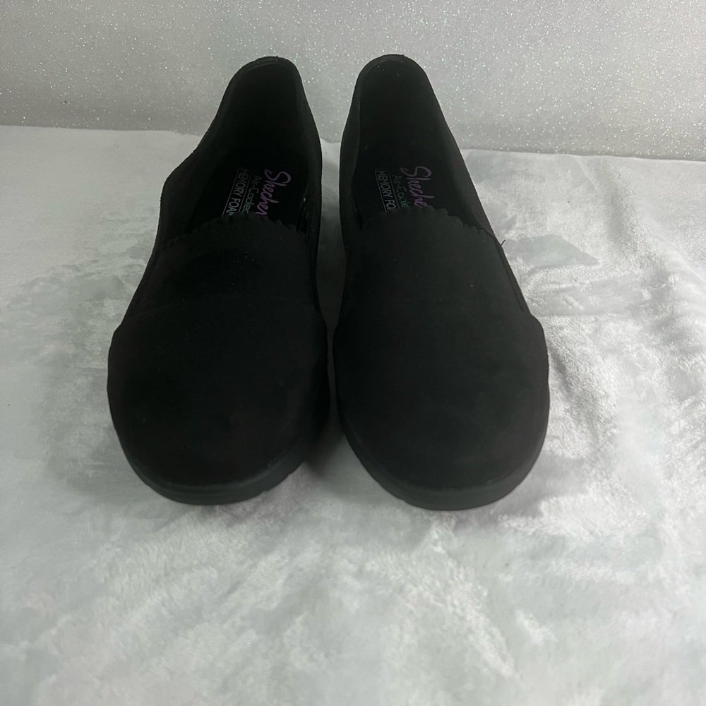 Sketcher slip-ons profesional look with a comfy feeling